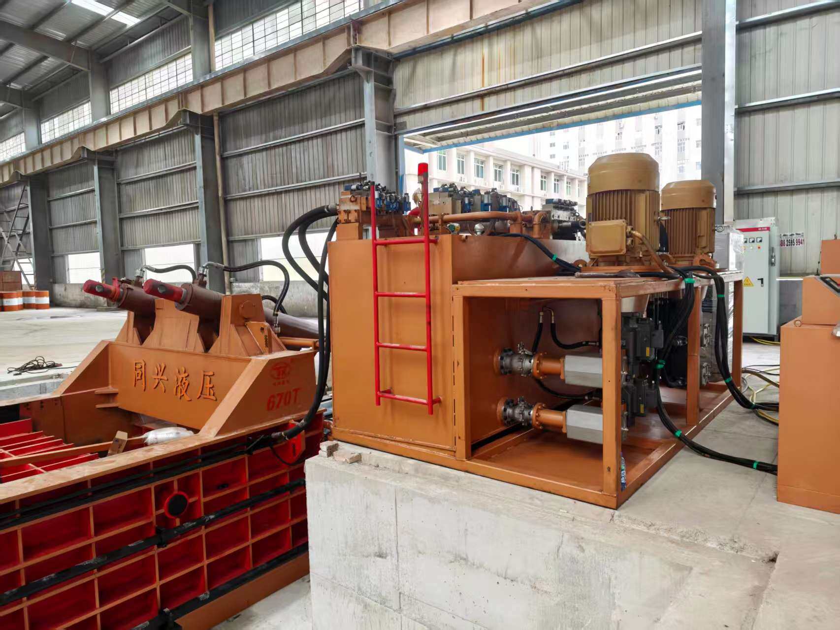 Double Main Cylinder Baler photo 2