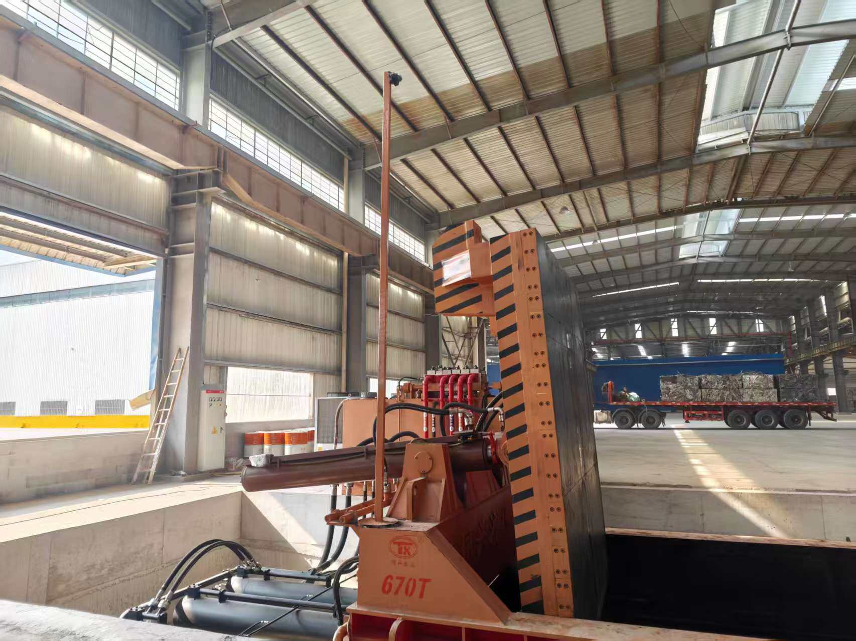 Double Main Cylinder Baler photo 3